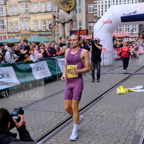 13.09.2026 - 21. swb-Marathon Bremen Tim E. http://msf.ph/oto/10297355 13.09.2026 10:26:56 Ziel 13525 meine-sportfotos.de