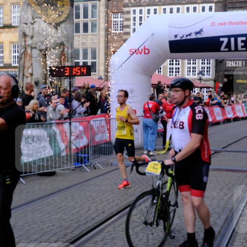 13.09.2026 - 21. swb-Marathon Bremen Tim E. http://msf.ph/oto/10297357 13.09.2026 10:27:11 Ziel 13502 meine-sportfotos.de