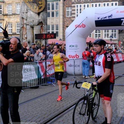 13.09.2026 - 21. swb-Marathon Bremen Tim E. http://msf.ph/oto/10297362 13.09.2026 10:27:12 Ziel 13502 meine-sportfotos.de