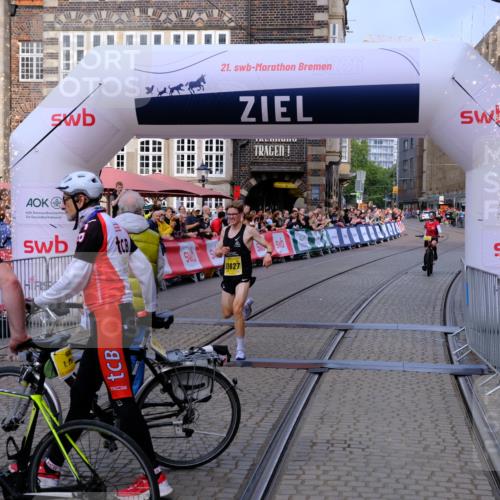 13.09.2026 - 21. swb-Marathon Bremen Tim E. http://msf.ph/oto/10297368 13.09.2026 10:27:23 Ziel 13627 meine-sportfotos.de