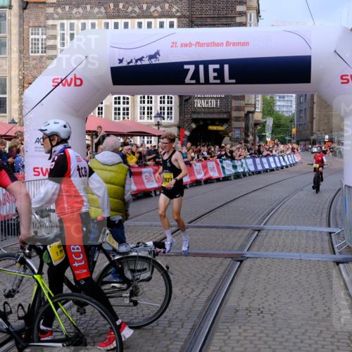 13.09.2026 - 21. swb-Marathon Bremen Tim E. http://msf.ph/oto/10297375 13.09.2026 10:27:23 Ziel 13627 meine-sportfotos.de