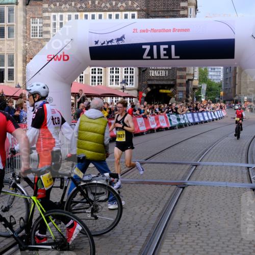 13.09.2026 - 21. swb-Marathon Bremen Tim E. http://msf.ph/oto/10297379 13.09.2026 10:27:23 Ziel 13627 meine-sportfotos.de