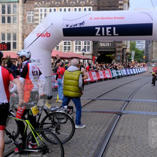 13.09.2026 - 21. swb-Marathon Bremen Tim E. http://msf.ph/oto/10297383 13.09.2026 10:27:23 Ziel 13627 meine-sportfotos.de