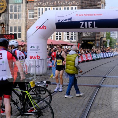 13.09.2026 - 21. swb-Marathon Bremen Tim E. http://msf.ph/oto/10297391 13.09.2026 10:27:24 Ziel 13627 meine-sportfotos.de