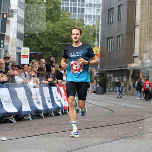 13.09.2026 - 21. swb-Marathon Bremen Strokosch-Dieckow http://msf.ph/oto/10297395 13.09.2026 12:25:01 Ziel 1091 meine-sportfotos.de
