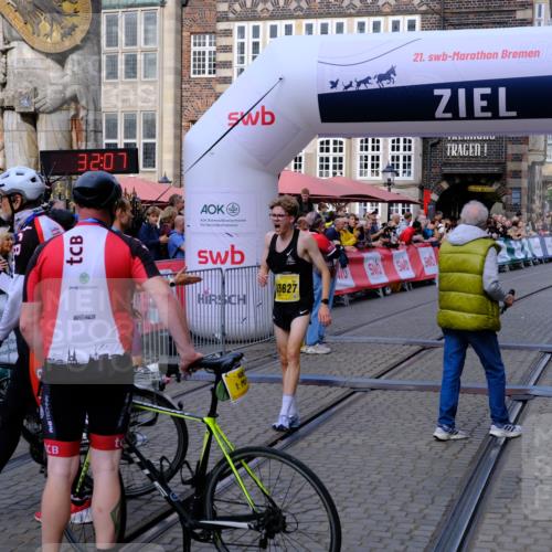 13.09.2026 - 21. swb-Marathon Bremen Tim E. http://msf.ph/oto/10297396 13.09.2026 10:27:24 Ziel 13627 meine-sportfotos.de