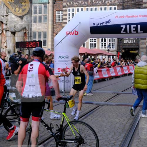 13.09.2026 - 21. swb-Marathon Bremen Tim E. http://msf.ph/oto/10297403 13.09.2026 10:27:25 Ziel 13627 meine-sportfotos.de