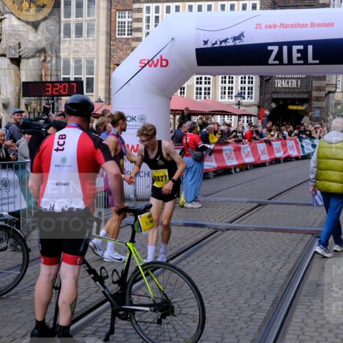 13.09.2026 - 21. swb-Marathon Bremen Tim E. http://msf.ph/oto/10297412 13.09.2026 10:27:25 Ziel 13627 meine-sportfotos.de