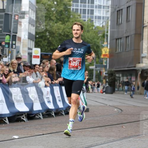 13.09.2026 - 21. swb-Marathon Bremen Strokosch-Dieckow http://msf.ph/oto/10297414 13.09.2026 12:25:01 Ziel 1091 meine-sportfotos.de