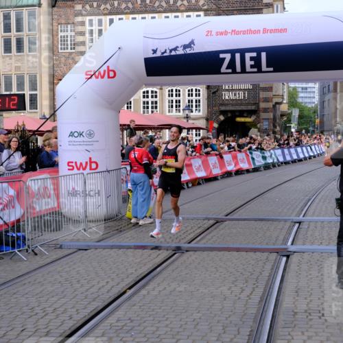 13.09.2026 - 21. swb-Marathon Bremen Tim E. http://msf.ph/oto/10297415 13.09.2026 10:28:30 Ziel 12272, 13501 meine-sportfotos.de