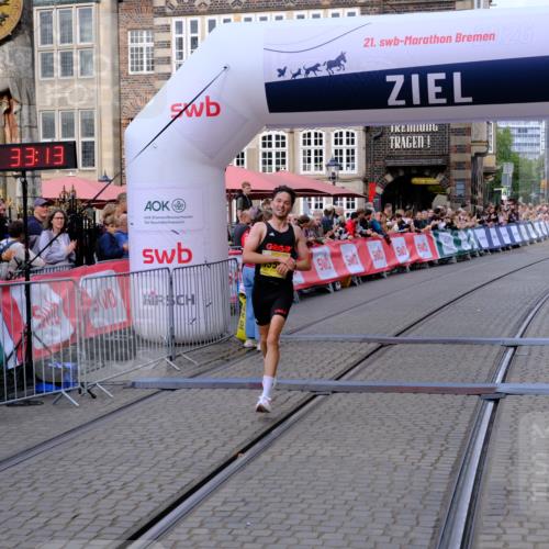 13.09.2026 - 21. swb-Marathon Bremen Tim E. http://msf.ph/oto/10297424 13.09.2026 10:28:30 Ziel 12272, 13501 meine-sportfotos.de