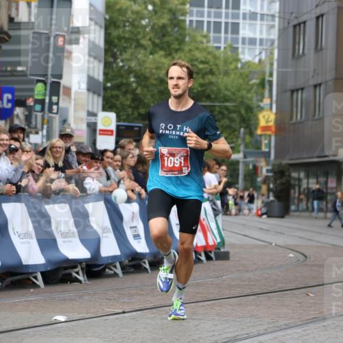 13.09.2026 - 21. swb-Marathon Bremen Strokosch-Dieckow http://msf.ph/oto/10297425 13.09.2026 12:25:01 Ziel 1091 meine-sportfotos.de