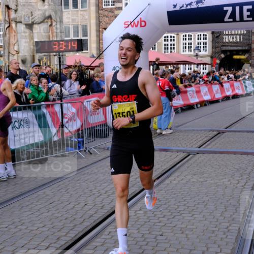 13.09.2026 - 21. swb-Marathon Bremen Tim E. http://msf.ph/oto/10297438 13.09.2026 10:28:32 Ziel 12272, 13501 meine-sportfotos.de