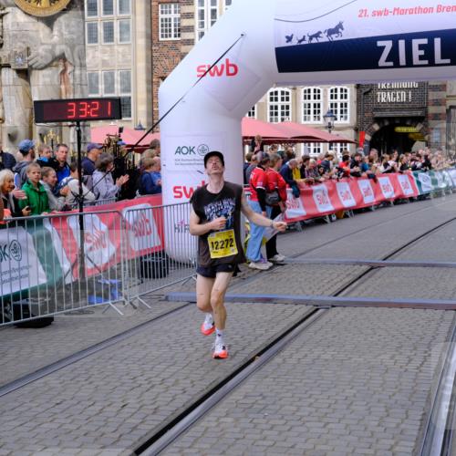 13.09.2026 - 21. swb-Marathon Bremen Tim E. http://msf.ph/oto/10297445 13.09.2026 10:28:39 Ziel 12272, 13501, 13547, 13635 meine-sportfotos.de