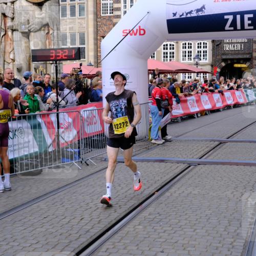 13.09.2026 - 21. swb-Marathon Bremen Tim E. http://msf.ph/oto/10297452 13.09.2026 10:28:39 Ziel 12272, 13501, 13547, 13635 meine-sportfotos.de
