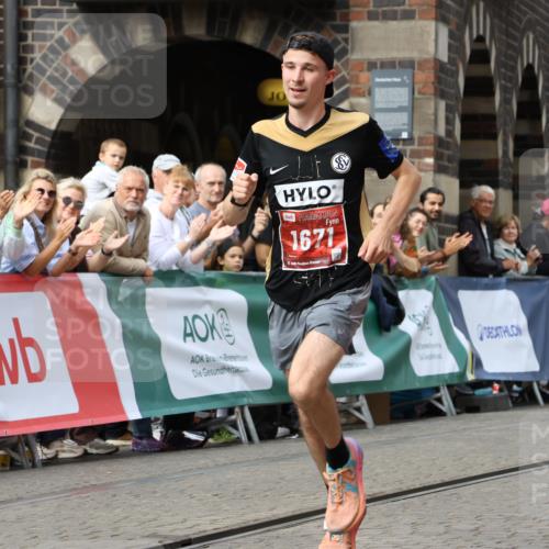 13.09.2026 - 21. swb-Marathon Bremen Strokosch-Dieckow http://msf.ph/oto/10297465 13.09.2026 12:26:19 Ziel 1671 meine-sportfotos.de