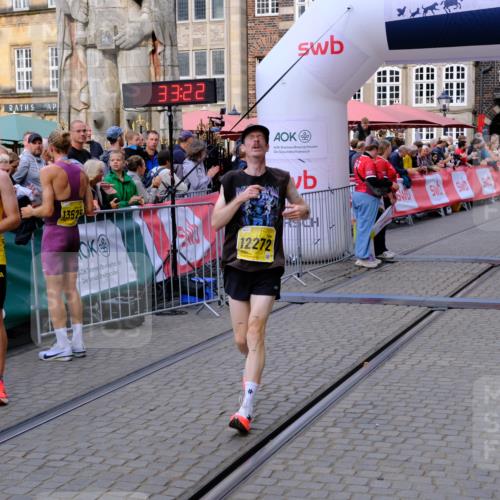 13.09.2026 - 21. swb-Marathon Bremen Tim E. http://msf.ph/oto/10297466 13.09.2026 10:28:40 Ziel 12272, 13501, 13547, 13635 meine-sportfotos.de