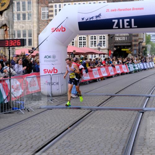 13.09.2026 - 21. swb-Marathon Bremen Tim E. http://msf.ph/oto/10297474 13.09.2026 10:28:44 Ziel 12272, 13515, 13547, 13635 meine-sportfotos.de