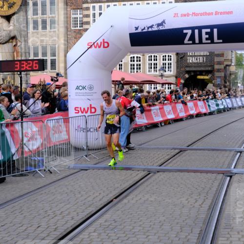 13.09.2026 - 21. swb-Marathon Bremen Tim E. http://msf.ph/oto/10297477 13.09.2026 10:28:44 Ziel 12272, 13515, 13547, 13635 meine-sportfotos.de