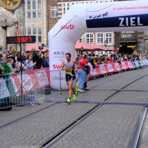 13.09.2026 - 21. swb-Marathon Bremen Tim E. http://msf.ph/oto/10297482 13.09.2026 10:28:44 Ziel 12272, 13515, 13547, 13635 meine-sportfotos.de