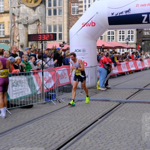 13.09.2026 - 21. swb-Marathon Bremen Tim E. http://msf.ph/oto/10297489 13.09.2026 10:28:45 Ziel 12272, 13515, 13547, 13635 meine-sportfotos.de