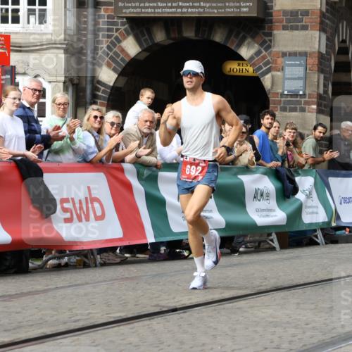 13.09.2026 - 21. swb-Marathon Bremen Strokosch-Dieckow http://msf.ph/oto/10297501 13.09.2026 12:27:24 Ziel 692 meine-sportfotos.de