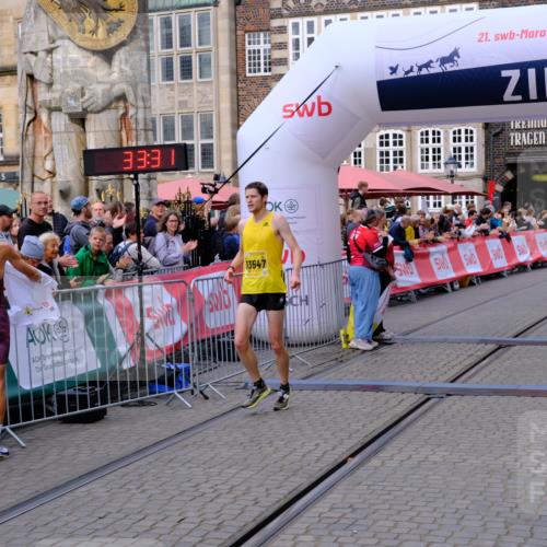 13.09.2026 - 21. swb-Marathon Bremen Tim E. http://msf.ph/oto/10297503 13.09.2026 10:28:49 Ziel 12272, 13515, 13547, 13567, 13635 meine-sportfotos.de