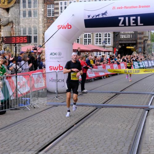 13.09.2026 - 21. swb-Marathon Bremen Tim E. http://msf.ph/oto/10297513 13.09.2026 10:28:53 Ziel 13515, 13547, 13567, 13593, 13635 meine-sportfotos.de