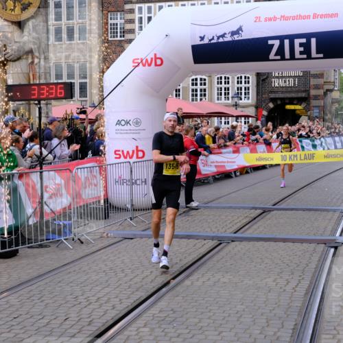 13.09.2026 - 21. swb-Marathon Bremen Tim E. http://msf.ph/oto/10297516 13.09.2026 10:28:53 Ziel 13515, 13547, 13567, 13593, 13635 meine-sportfotos.de