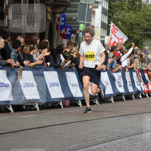 13.09.2026 - 21. swb-Marathon Bremen Strokosch-Dieckow http://msf.ph/oto/10297606 13.09.2026 10:49:13 Ziel 10253, 10293, 10566, 11885, 12027, 12204, 12350, 13512, 13555, 10294, 10739, 10846, 11191, 11621, 11635, 12376 meine-sportfotos.de