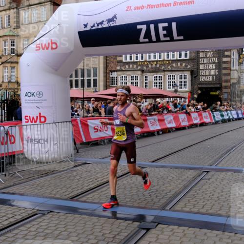 13.09.2026 - 21. swb-Marathon Bremen Tim E. http://msf.ph/oto/10297623 13.09.2026 10:29:53 Ziel 11234, 13510, 13542, 13579, 13623 meine-sportfotos.de