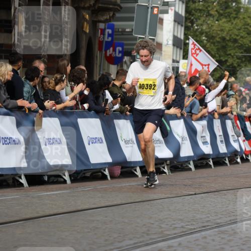 13.09.2026 - 21. swb-Marathon Bremen Strokosch-Dieckow http://msf.ph/oto/10297629 13.09.2026 10:49:13 Ziel 10253, 10293, 10566, 11885, 12027, 12204, 12350, 13512, 13555, 10294, 10739, 10846, 11191, 11621, 11635, 12376 meine-sportfotos.de
