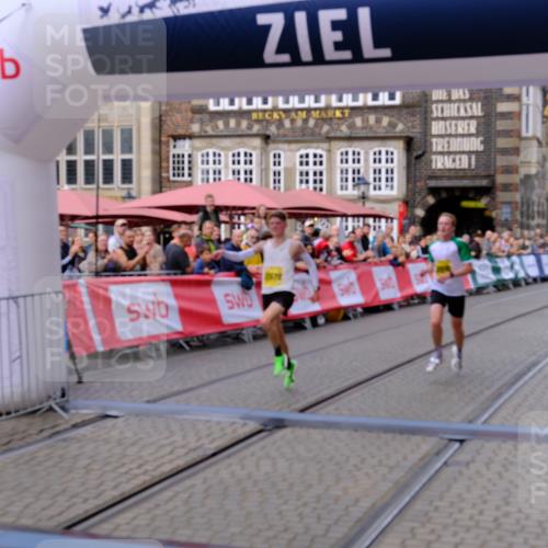 13.09.2026 - 21. swb-Marathon Bremen Tim E. http://msf.ph/oto/10297648 13.09.2026 10:29:58 Ziel 11234, 13510, 13579, 13623 meine-sportfotos.de