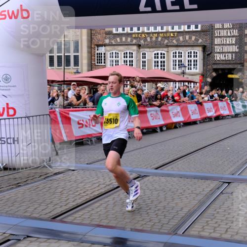 13.09.2026 - 21. swb-Marathon Bremen Tim E. http://msf.ph/oto/10297655 13.09.2026 10:29:59 Ziel 11234, 13510, 13579, 13623 meine-sportfotos.de