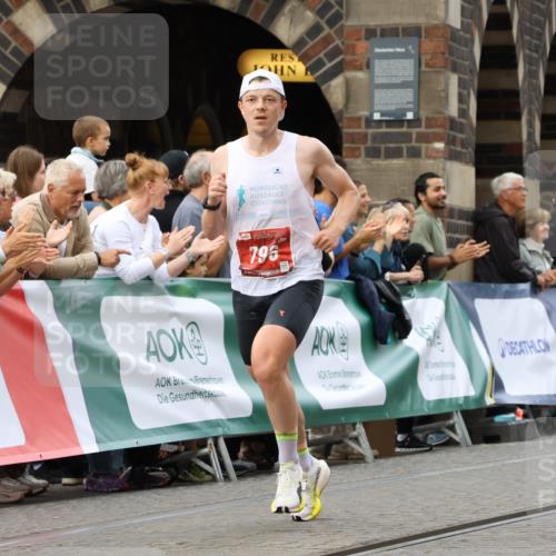 13.09.2026 - 21. swb-Marathon Bremen Strokosch-Dieckow http://msf.ph/oto/10297658 13.09.2026 12:29:23 Ziel 317, 608, 796, 1046, 821 meine-sportfotos.de