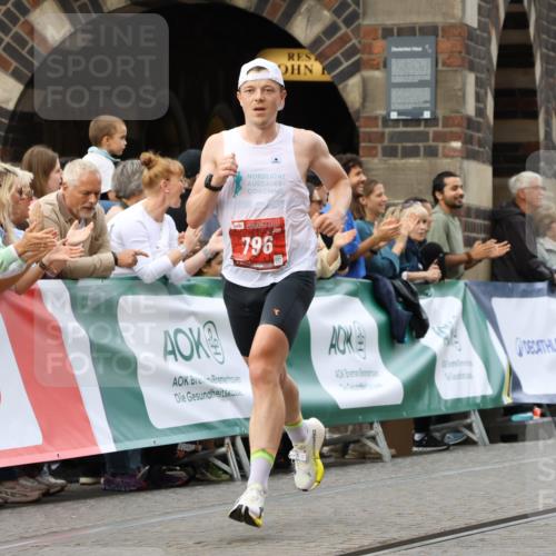 13.09.2026 - 21. swb-Marathon Bremen Strokosch-Dieckow http://msf.ph/oto/10297663 13.09.2026 12:29:23 Ziel 317, 608, 796, 1046, 821 meine-sportfotos.de