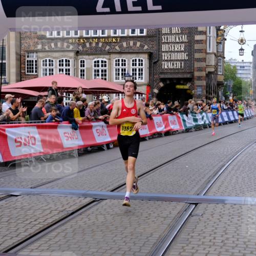 13.09.2026 - 21. swb-Marathon Bremen Tim E. http://msf.ph/oto/10297672 13.09.2026 10:30:29 Ziel 13522, 13561, 13569, 13576 meine-sportfotos.de