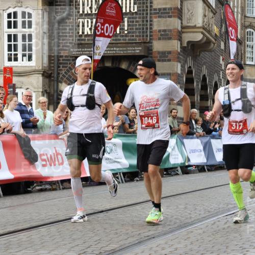 13.09.2026 - 21. swb-Marathon Bremen Strokosch-Dieckow http://msf.ph/oto/10297679 13.09.2026 12:29:27 Ziel 317, 608, 796, 1046, 821 meine-sportfotos.de