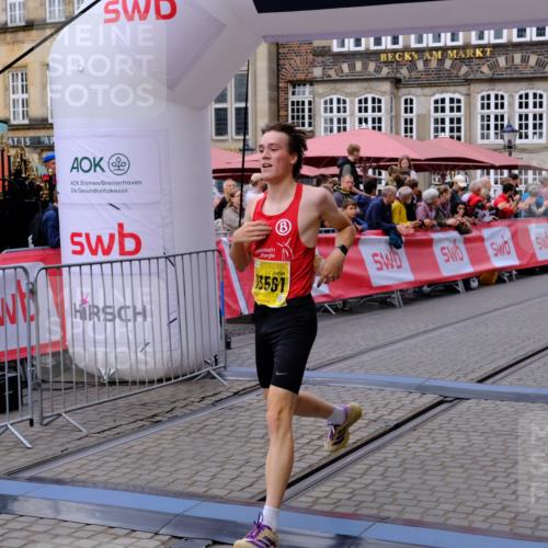13.09.2026 - 21. swb-Marathon Bremen Tim E. http://msf.ph/oto/10297694 13.09.2026 10:30:30 Ziel 13522, 13561, 13569, 13576 meine-sportfotos.de