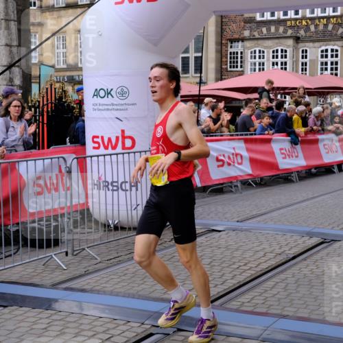 13.09.2026 - 21. swb-Marathon Bremen Tim E. http://msf.ph/oto/10297701 13.09.2026 10:30:30 Ziel 13522, 13561, 13569, 13576 meine-sportfotos.de