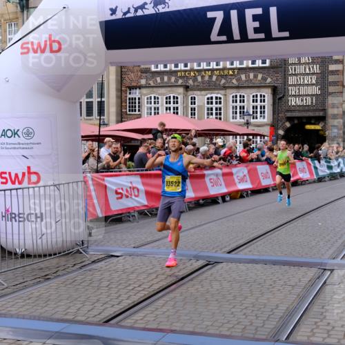 13.09.2026 - 21. swb-Marathon Bremen Tim E. http://msf.ph/oto/10297704 13.09.2026 10:30:33 Ziel 13522, 13561, 13569, 13576 meine-sportfotos.de