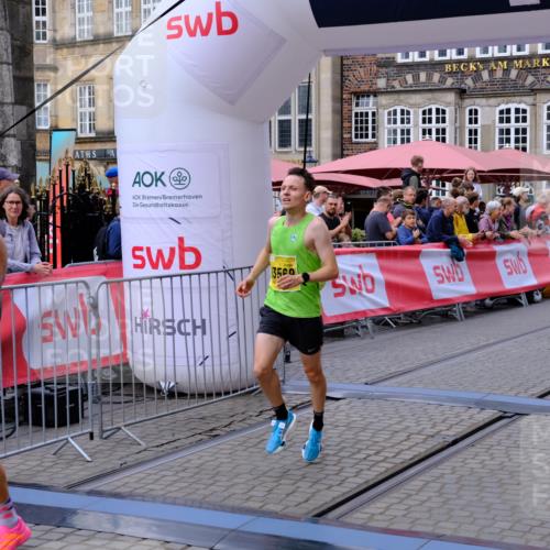 13.09.2026 - 21. swb-Marathon Bremen Tim E. http://msf.ph/oto/10297734 13.09.2026 10:30:35 Ziel 13522, 13561, 13569, 13576 meine-sportfotos.de