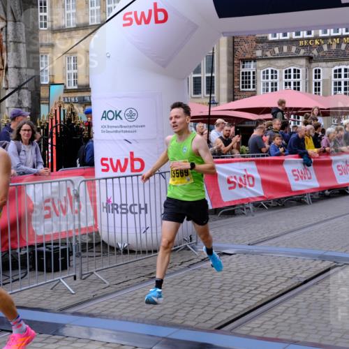 13.09.2026 - 21. swb-Marathon Bremen Tim E. http://msf.ph/oto/10297738 13.09.2026 10:30:35 Ziel 13522, 13561, 13569, 13576 meine-sportfotos.de