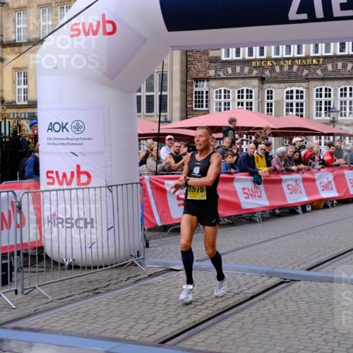 13.09.2026 - 21. swb-Marathon Bremen Tim E. http://msf.ph/oto/10297751 13.09.2026 10:30:37 Ziel 13522, 13561, 13569, 13576 meine-sportfotos.de