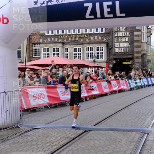 13.09.2026 - 21. swb-Marathon Bremen Tim E. http://msf.ph/oto/10297761 13.09.2026 10:30:52 Ziel 12458, 13603 meine-sportfotos.de