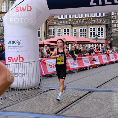 13.09.2026 - 21. swb-Marathon Bremen Tim E. http://msf.ph/oto/10297771 13.09.2026 10:30:52 Ziel 12458, 13603 meine-sportfotos.de