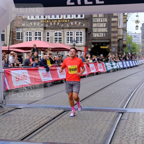 13.09.2026 - 21. swb-Marathon Bremen Tim E. http://msf.ph/oto/10297785 13.09.2026 10:30:56 Ziel 12458, 13603 meine-sportfotos.de