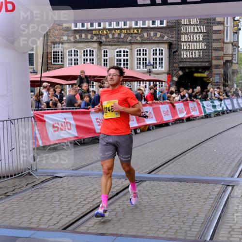 13.09.2026 - 21. swb-Marathon Bremen Tim E. http://msf.ph/oto/10297794 13.09.2026 10:30:56 Ziel 12458, 13603 meine-sportfotos.de