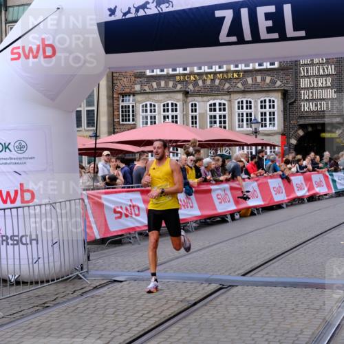 13.09.2026 - 21. swb-Marathon Bremen Tim E. http://msf.ph/oto/10297804 13.09.2026 10:31:07 Ziel 12458, 13537, 13554, 13630 meine-sportfotos.de