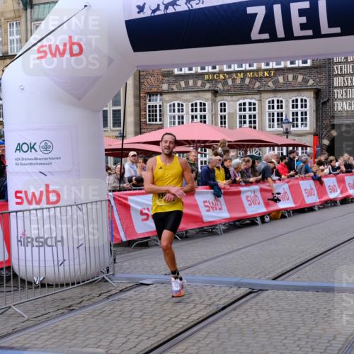 13.09.2026 - 21. swb-Marathon Bremen Tim E. http://msf.ph/oto/10297808 13.09.2026 10:31:07 Ziel 12458, 13537, 13554, 13630 meine-sportfotos.de